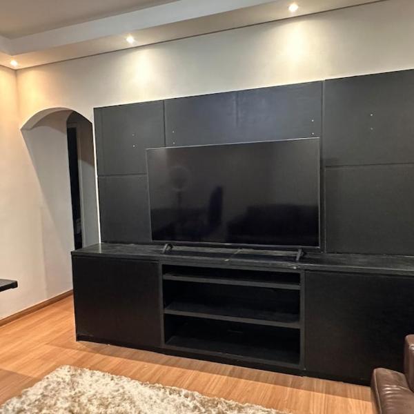 Casa com 2 quartos a poucos metros do Center Shopping