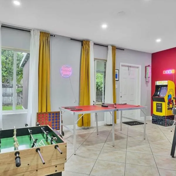 Escape GameRoom, BAR, BBQ, Spacious,KING Bed, All Luxury mattresses, Near Beach, 6 blocks away from Bars, Nite Clubs, Res, Shops, hotel u Majamiju