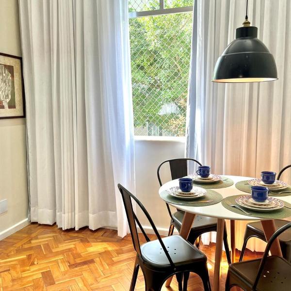 Confortável apto Copacabana, 2 quartos | A/C