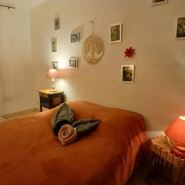 Grand Studio côté Jardin & Véranda Nature Escape, hotel en Saint-Sernin