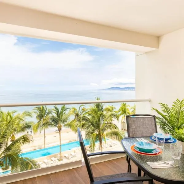 Serene Beachfront Escape Includes Delicious Breakfast, hotel u gradu 'Puerto Vallarta'