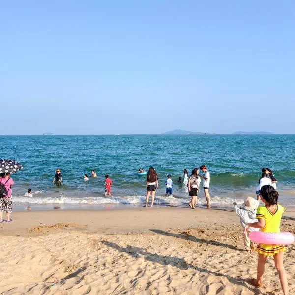 Xiamen 12 Seaside Hotel - beach-adjacent about a 3-minute walk& English Service & luggage storage service & Freshly brewed Coffee & convenient payment & pick-up&drop-off service & 24-hour check-in & Exhibition&Conference Center & Huandao Road, hotel Hsziamenben
