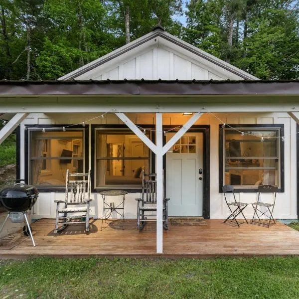 Clementine Cottage at Doe Creek,布洛英羅克的飯店
