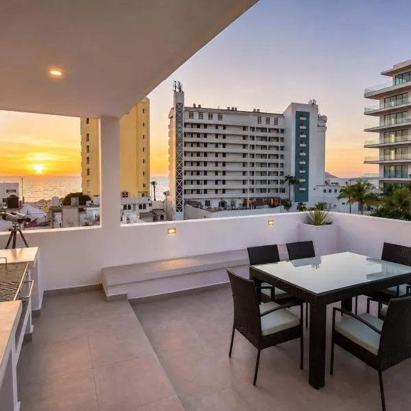 2br/2ba Condo 1 block to ocean! - Unit #5, hotel en Mazatlán