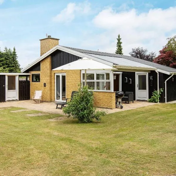 5 person holiday home in Væggerløse-By Traum, hótel í Bøtø By