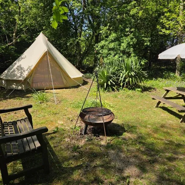 Bell Tent in the Wood، فندق في راي