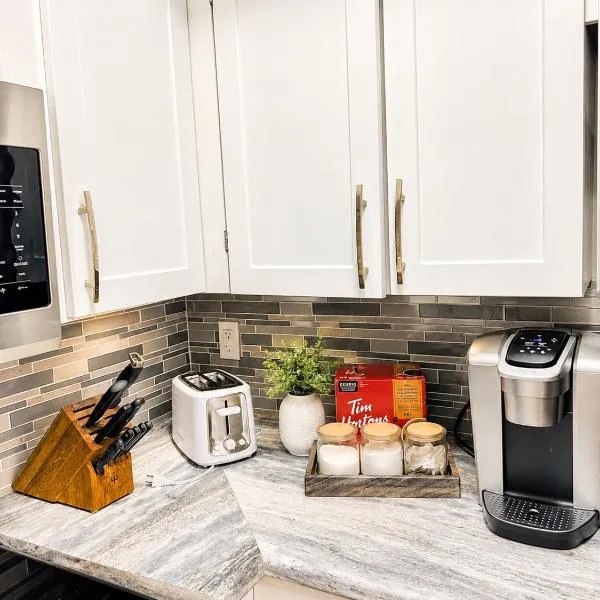 Cozy Luxury Stay, WiFi and Fully Equipped, hotelli kohteessa Brantford