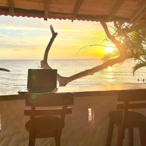 Cabaña frente al mar con playa privada y atardeceres – hotel w mieście Necoclí