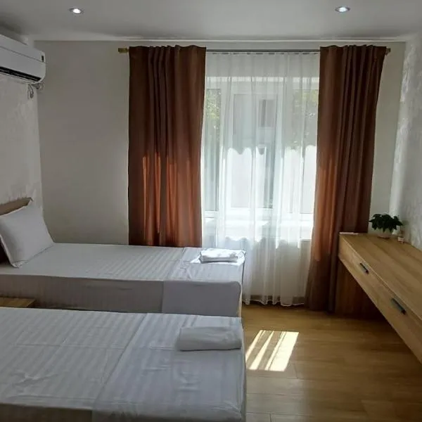 Hotel & Hostel "CHINOR", hotel a Samarcanda