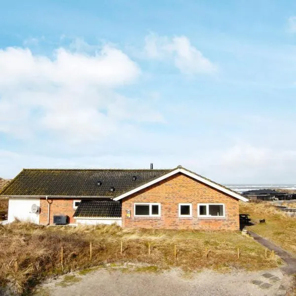 4 star holiday home in Henne, hotel a Henne