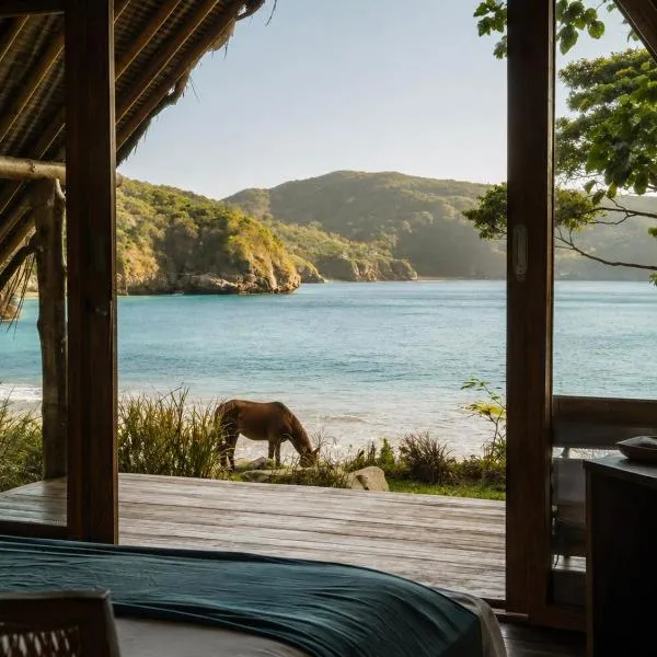 Kirana Retreat - Beach Front Resort: Sekongkang şehrinde bir otel