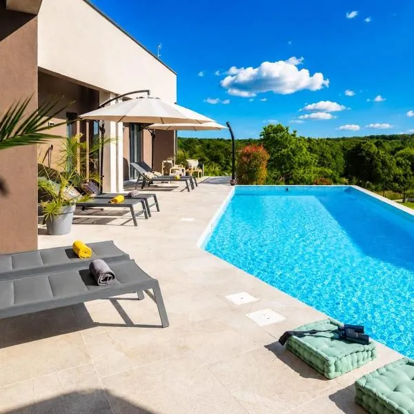 Residence Villa Manuela - Pool & Jacuzzi - Batlug, hotel em Batlug