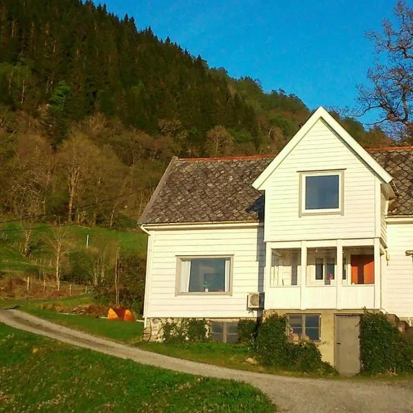 6 person holiday home in LONEVÅG-By Traum, hotel v mestu Lonevåg