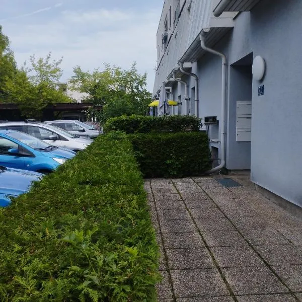 Graf Nafikov Zimmer 12, viešbutis mieste Klagenfurtas