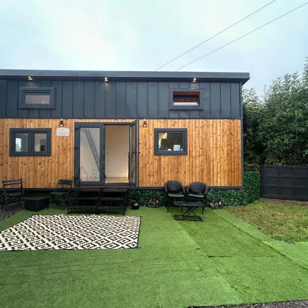 Carnuff Tiny home, хотел в Наван