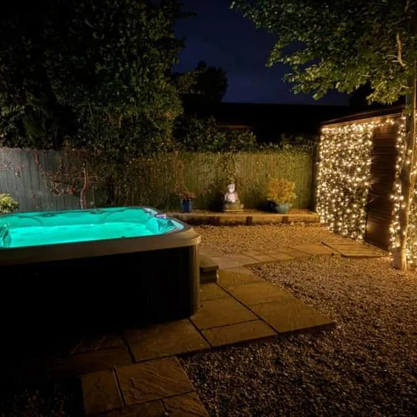 Elckys HOT TUB Holiday Lodge York, hotel i York