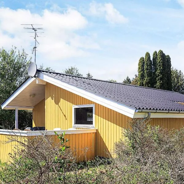 4 star holiday home in Stege, hotelli kohteessa Stege