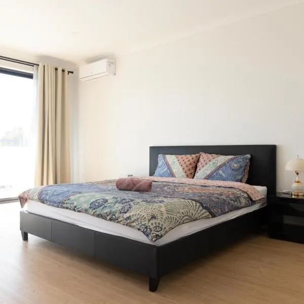 N5 Serenity Retreat Private Room with Ensuite & Bath, хотел в Мандура