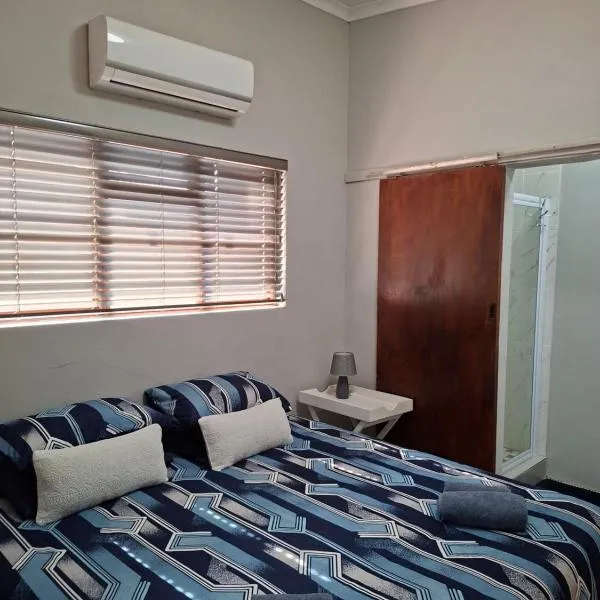 LaBoezma Accommodation, khách sạn ở Oudtshoorn
