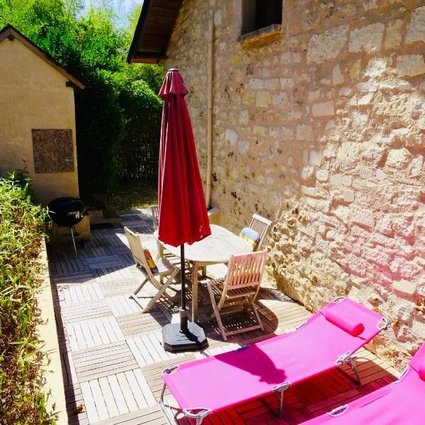 La Maison d Ingrandes - maison privée dans un grand jardin, מלון בIngrandes-de-Touraine