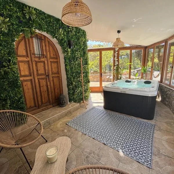 La parenthèse Relax Gite avec Spa Privatif Proche de Carcassonne، فندق في تريب