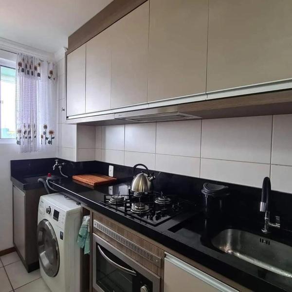 Apartamento há 1 quadra da praia com piscina em Piçarras próximo ao Beto Carrero - Foto 5