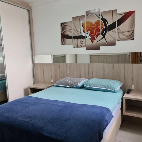 Apartamento há 1 quadra da praia com piscina em Piçarras próximo ao Beto Carrero - Foto 2