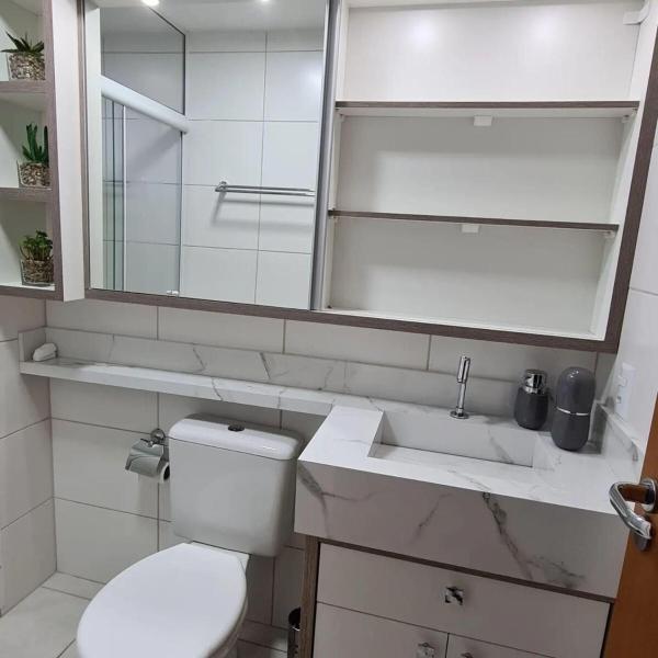 Apartamento há 1 quadra da praia com piscina em Piçarras próximo ao Beto Carrero - Foto 3