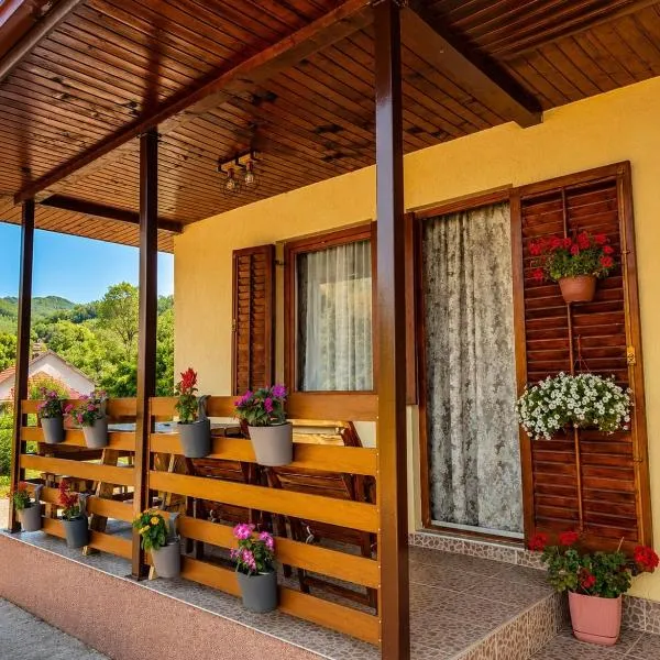 Nature escape cottage, готель у місті Цетинє