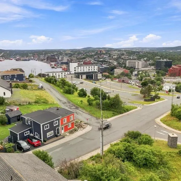 Signal Hill Lookout | 2 Bed 2 Bath | Harbour View, hotel din St. John's