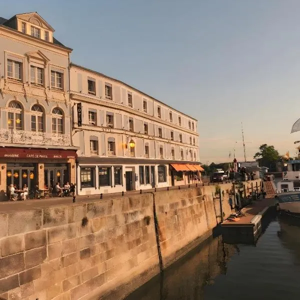 Best Western Le Cheval Blanc -Vue sur le port-plein centre ville, hotel en Honfleur