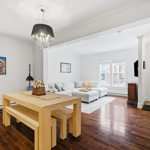 Modern Townhouse in the Heart of Downtown: St. John's şehrinde bir otel