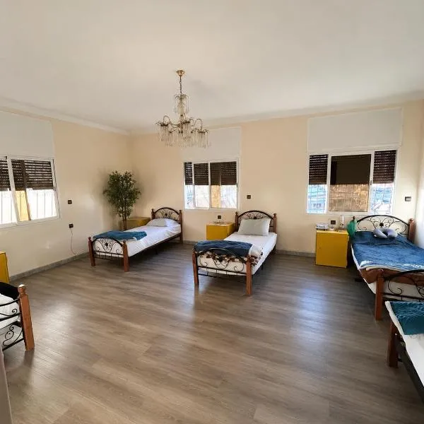 Tabriquet urban shared room, hotel en Salé