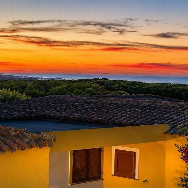 Accogliente trilocale con terrazzo vista mare, Residence Mirice - Vignola Mare, готель у місті Li Valcaggi