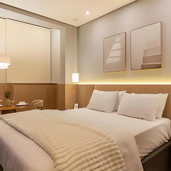 Studio Luxo no Verso by Emiliano | Jardins