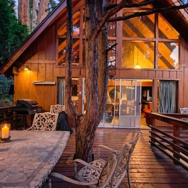 Retro Cabin Lake Arrowhead | Walk to Lake + Near Village, hotel di Lake Arrowhead