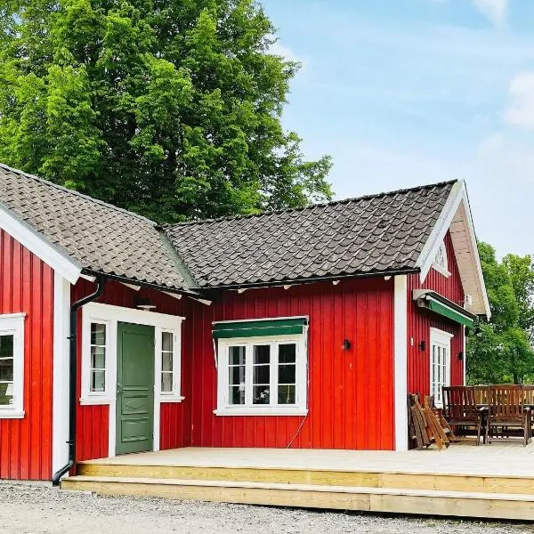 4 person holiday home in ALLINGSÅS, SVERIGE, hotel a Hjälmared