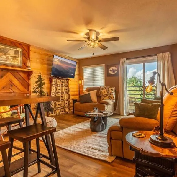 Smoky Get Together 2BR condo pools wifi, hotel en Gatlinburg