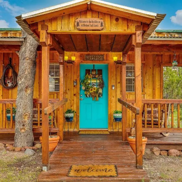 Quiet Eagar Retreat Near Lakes, Hiking & Hunting!, hotel en Eagar