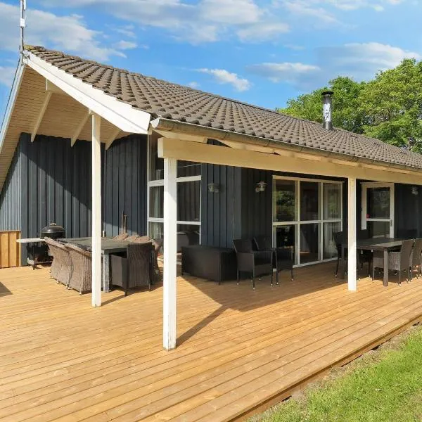 12 person holiday home in Storvorde-By Traum, hotel v destinaci Egense