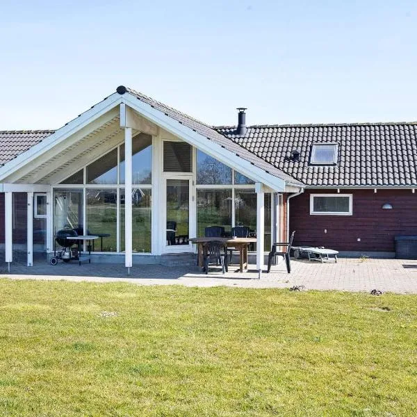 12 person holiday home in Idestrup-By Traum, Hotel in Marielyst