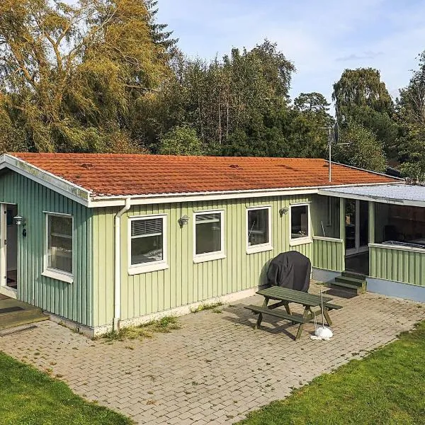 스테게에 위치한 호텔 8 person holiday home in Stege