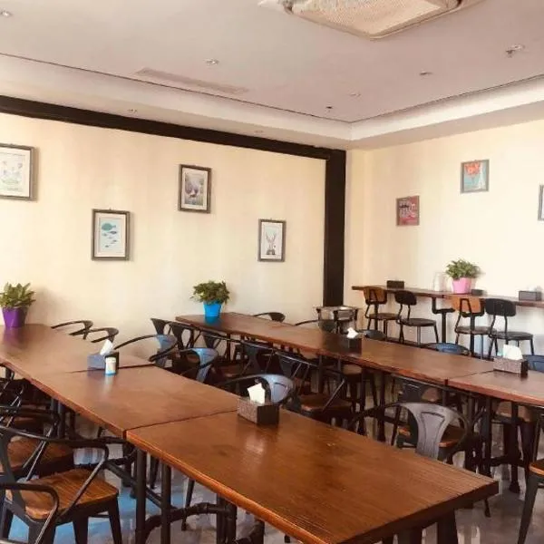 Xana Lite Korla Xiangli Avenue Food Street, hotel em Korla