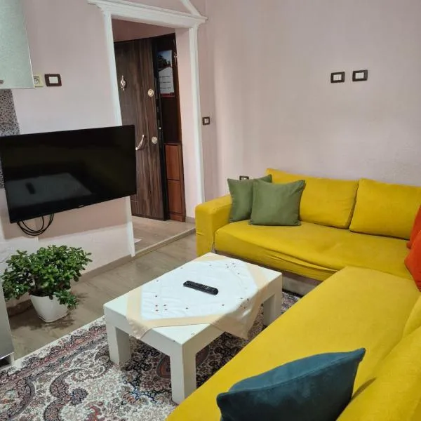 Apartament Pogradec 50m to Lake, hotelli kohteessa Pogradec