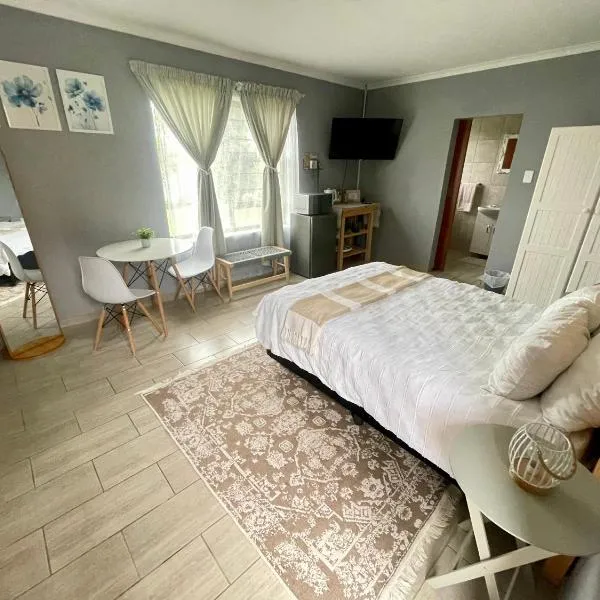 York-R102 Airport Road - Modern Comfort, hotel in George