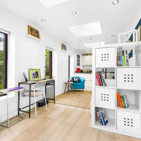 Modern studio in Ealing Broadway, hotel em Ealing