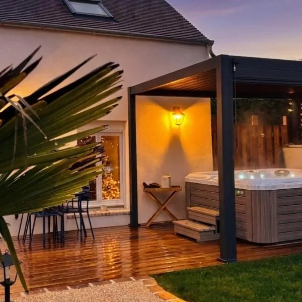 Viesnīca Fare Vahiné, maison tahitienne avec jacuzzi privé - PrestigeLodgesFontainebleau pilsētā Pamfou