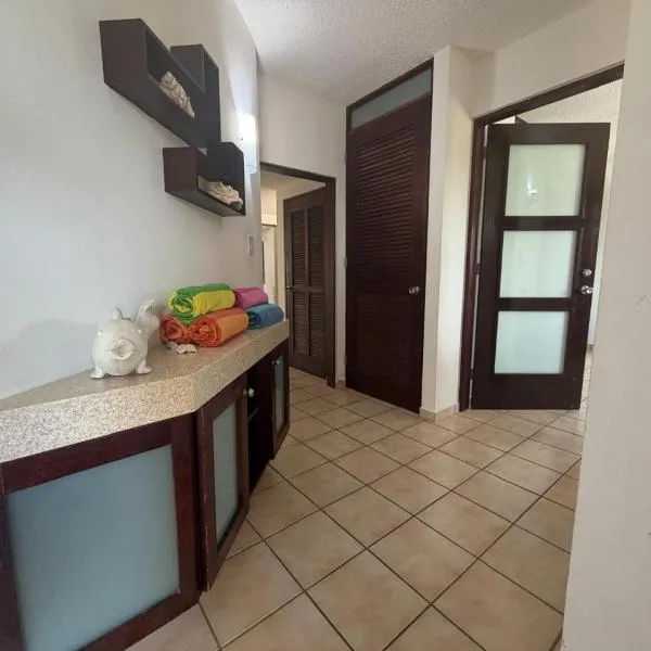 Crescent Beach Apt Ocean View, hotel din Humacao