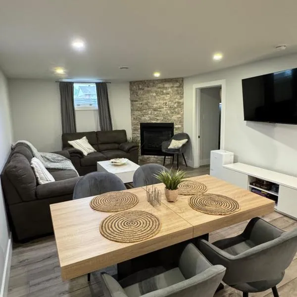 Cozy two bedroom apartment, hotel di Sudbury
