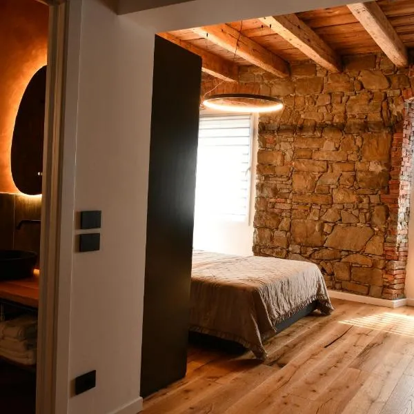 Stevoski Rooms - Modern Comfort in a Historic Stone House โรงแรมในกอร์มอนส์